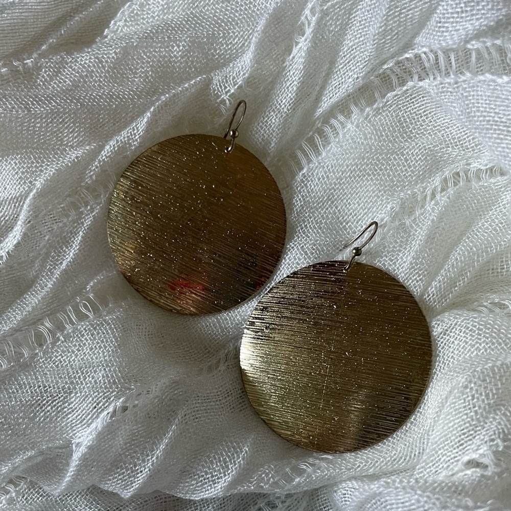 Sparkle gold tone round metal dish earrings